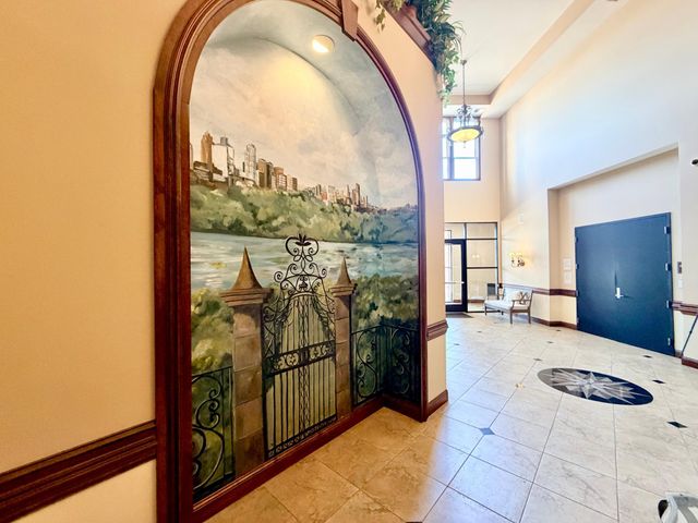150 E Travelers Trail 323, Burnsville, MN 55337