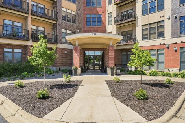 150 E Travelers Trail 323, Burnsville, MN 55337