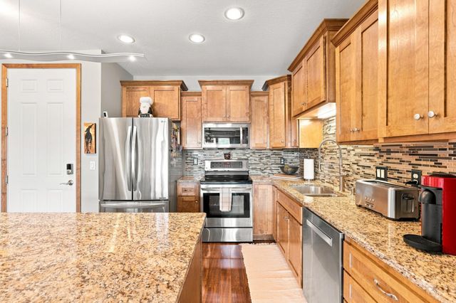 150 E Travelers Trail 323, Burnsville, MN 55337