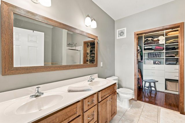 150 E Travelers Trail 323, Burnsville, MN 55337