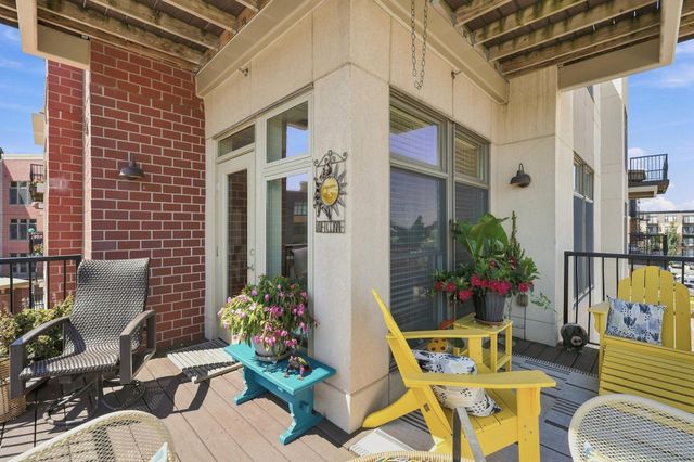 150 E Travelers Trail 323, Burnsville, MN 55337