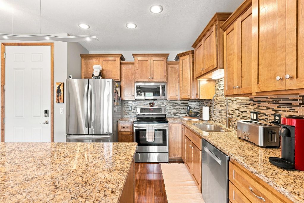 150 E Travelers Trail 323, Burnsville, MN 55337 — photo 4