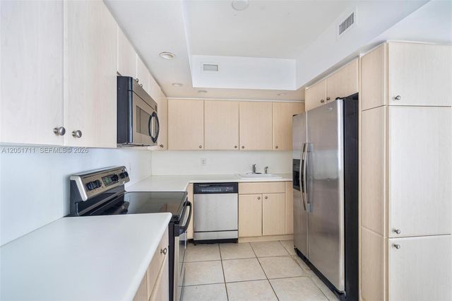 5600 Collins Avenue 7J, Miami Beach, FL 33140