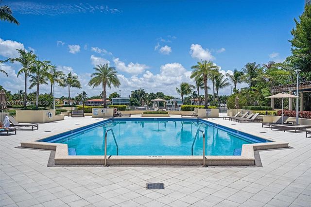 5600 Collins Avenue 7J, Miami Beach, FL 33140