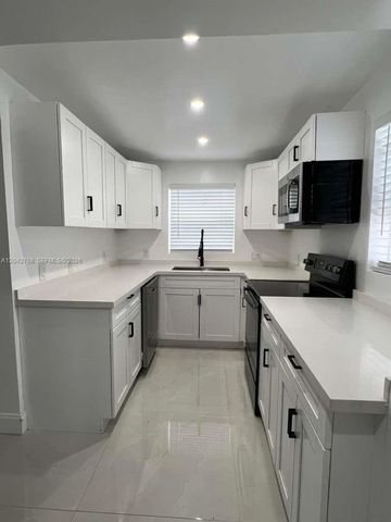 2850 NW 7th Street, Fort Lauderdale, FL 33311