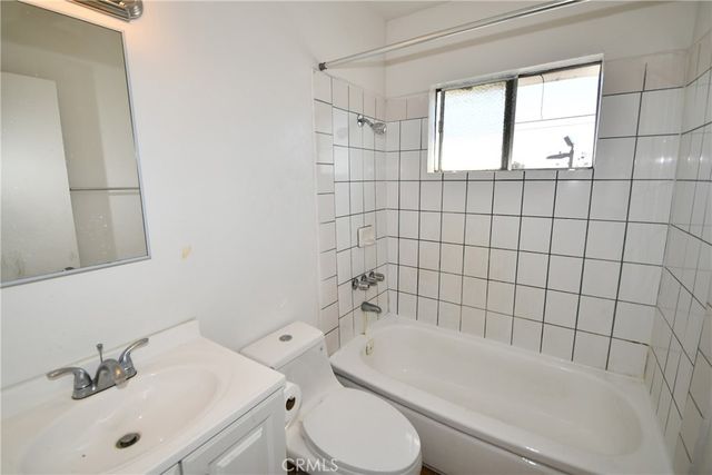 7104 san pedro, Los Angeles, CA 90003