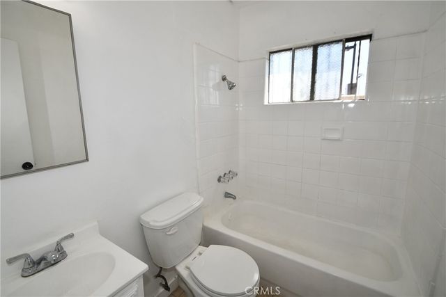 7104 san pedro, Los Angeles, CA 90003