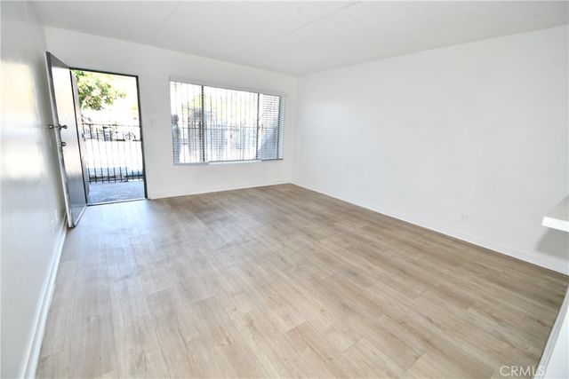 7104 san pedro, Los Angeles, CA 90003