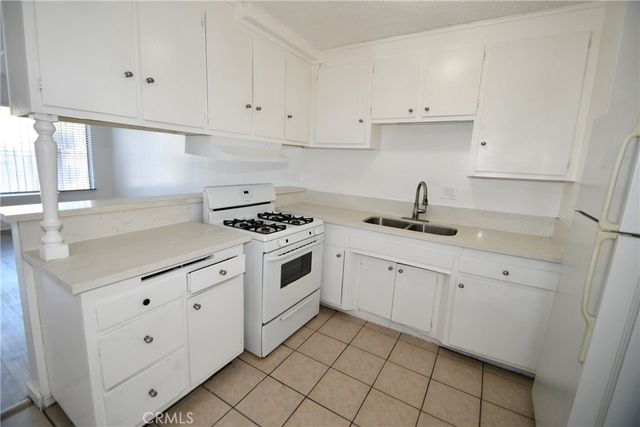 7104 san pedro, Los Angeles, CA 90003