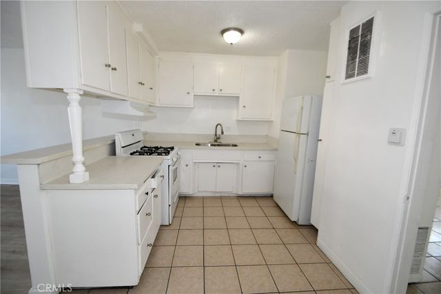 7104 san pedro, Los Angeles, CA 90003