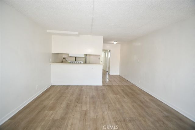 7104 san pedro, Los Angeles, CA 90003