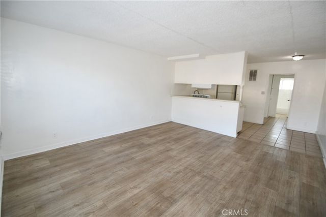 7104 san pedro, Los Angeles, CA 90003
