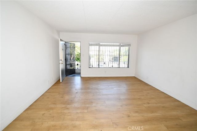 7104 san pedro, Los Angeles, CA 90003
