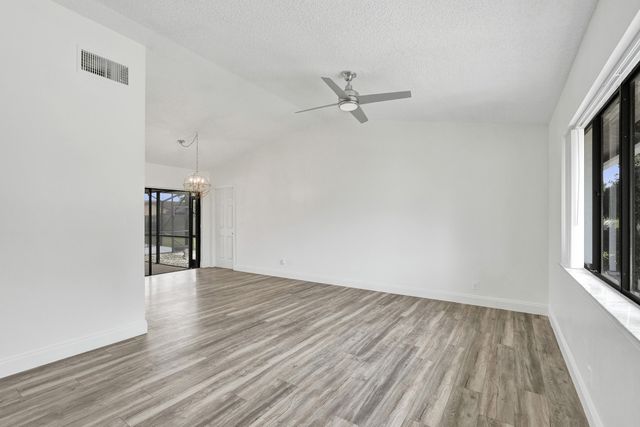 5127 E Woodstone Cir Circle E, Lake Worth, FL 33463