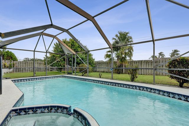 5127 E Woodstone Cir Circle E, Lake Worth, FL 33463