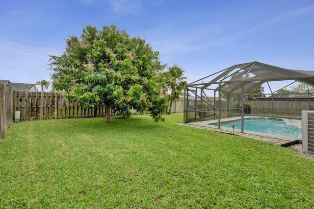 5127 E Woodstone Cir Circle E, Lake Worth, FL 33463