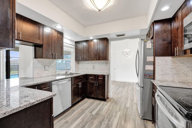 5127 E Woodstone Cir Circle E, Lake Worth, FL 33463