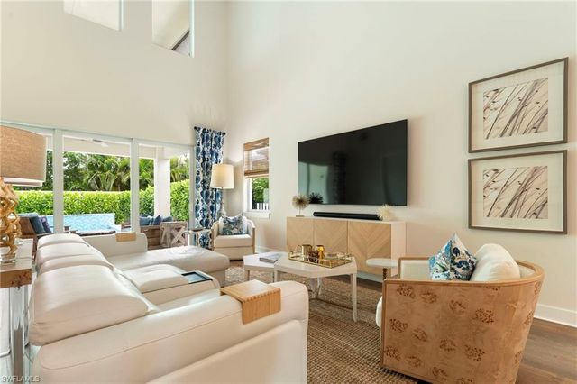 158 Cambria LN, Naples, FL 34112