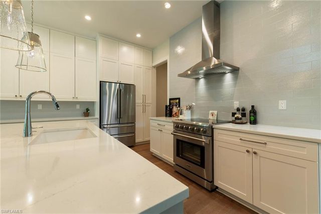 158 Cambria LN, Naples, FL 34112