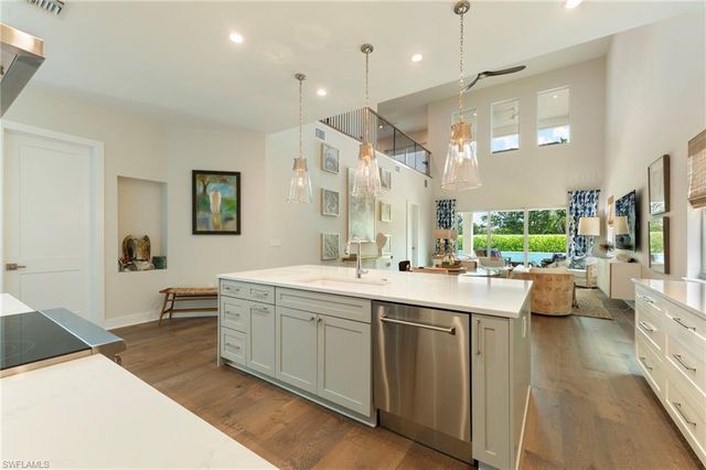 158 Cambria LN, Naples, FL 34112