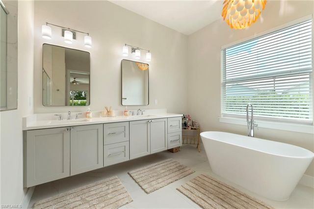 158 Cambria LN, Naples, FL 34112