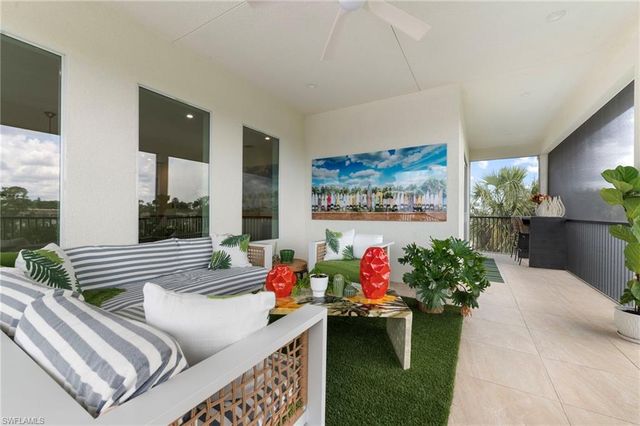 158 Cambria LN, Naples, FL 34112