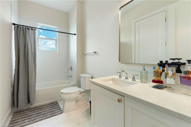 158 Cambria LN, Naples, FL 34112