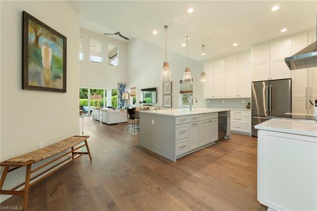 158 Cambria LN, Naples, FL 34112