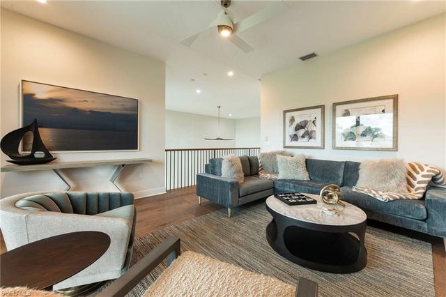 158 Cambria LN, Naples, FL 34112