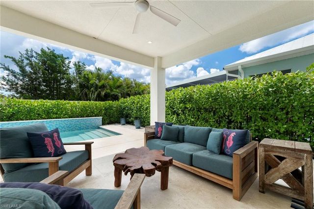 158 Cambria LN, Naples, FL 34112