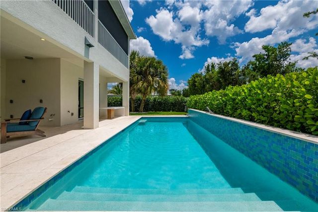 158 Cambria LN, Naples, FL 34112