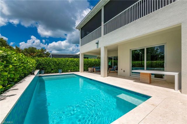 158 Cambria LN, Naples, FL 34112