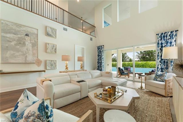 158 Cambria LN, Naples, FL 34112