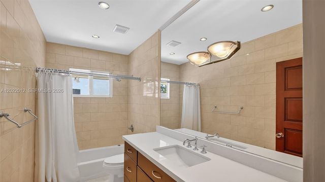 3226 NE 168th St 3226, North Miami Beach, FL 33160