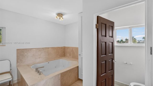3226 NE 168th St 3226, North Miami Beach, FL 33160