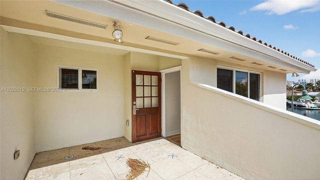 3226 NE 168th St 3226, North Miami Beach, FL 33160