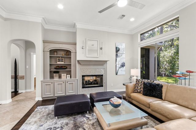 145 W Shore Drive, Montgomery, TX 77356