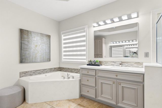 145 W Shore Drive, Montgomery, TX 77356