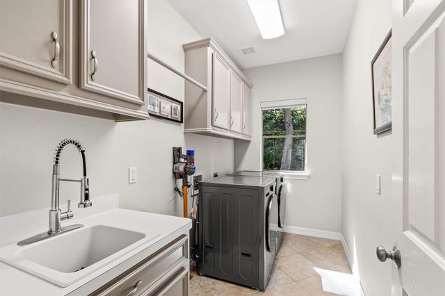 145 W Shore Drive, Montgomery, TX 77356