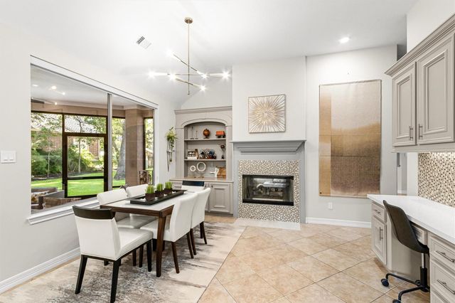 145 W Shore Drive, Montgomery, TX 77356