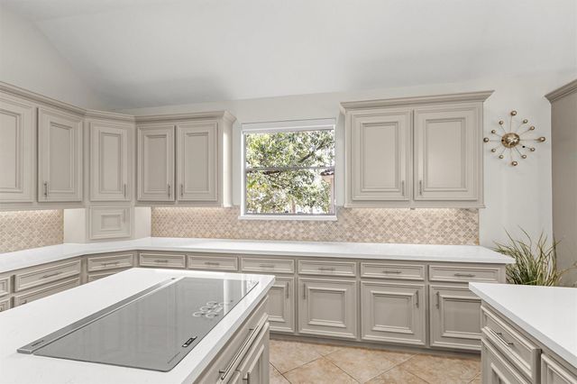 145 W Shore Drive, Montgomery, TX 77356