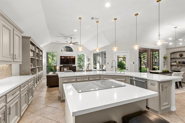 145 W Shore Drive, Montgomery, TX 77356