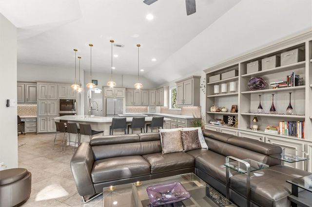 145 W Shore Drive, Montgomery, TX 77356