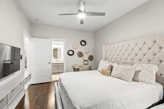 145 W Shore Drive, Montgomery, TX 77356