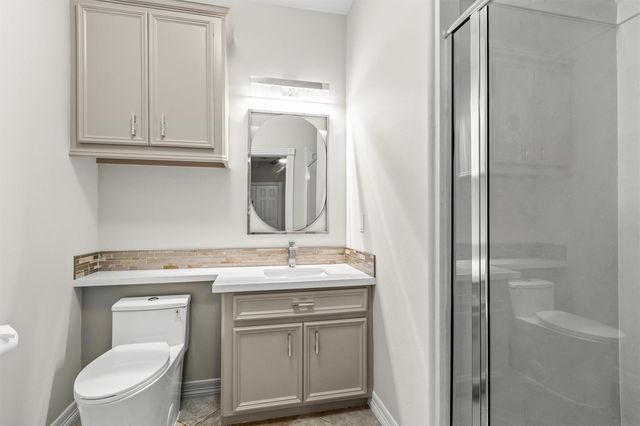 145 W Shore Drive, Montgomery, TX 77356