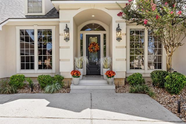 145 W Shore Drive, Montgomery, TX 77356