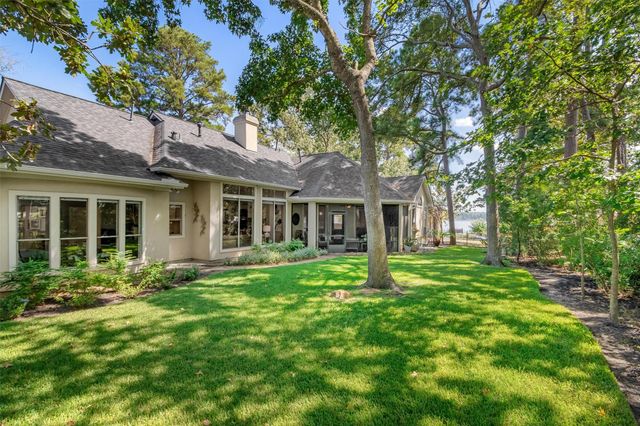 145 W Shore Drive, Montgomery, TX 77356