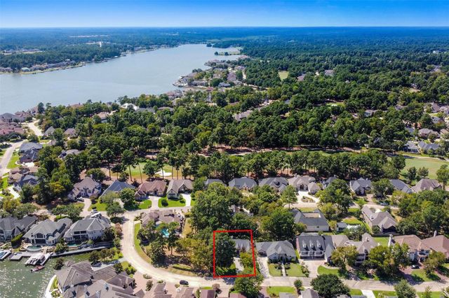 145 W Shore Drive, Montgomery, TX 77356