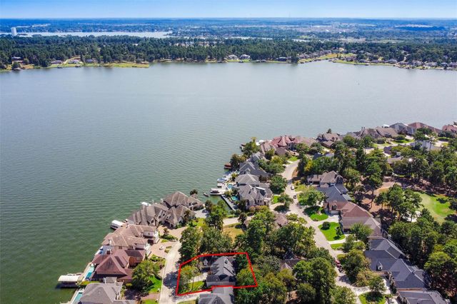 145 W Shore Drive, Montgomery, TX 77356