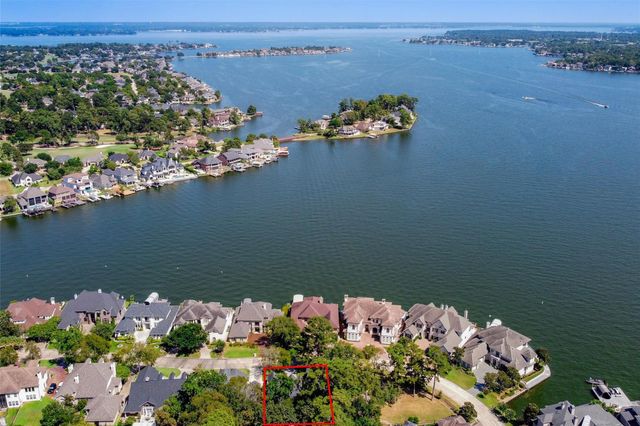 145 W Shore Drive, Montgomery, TX 77356